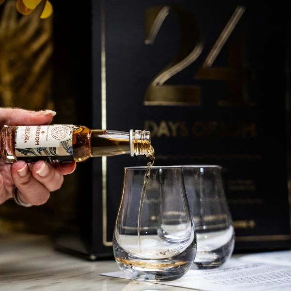 24 Days of Rum Kalender Black Edition 24x2cl JUL120 by 1423 color Svart