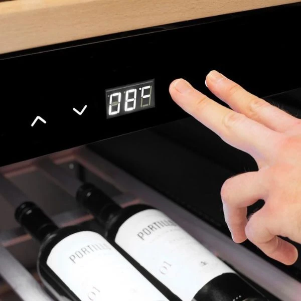 Caso WineChef Pro 180 black Weinkühlschrank CS780 by CASO color Svart