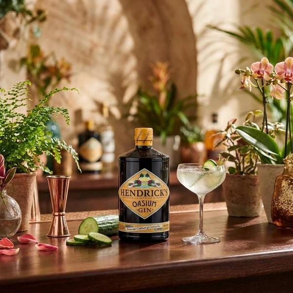 Hendricks Gin Oasium 70 cl 1012883 by HENDRICKS color Svart