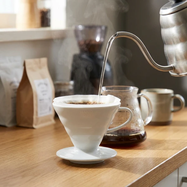V60 Keramik Colour 02 Dripper - Weiß VDC-02W by Hario color Svart