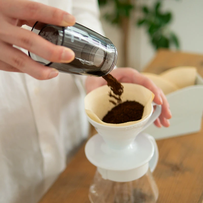 Mini-Slim Plus Kaffeemühle mit Keramikmahlwerk 24 g MSS-1DTB by Hario color Svart