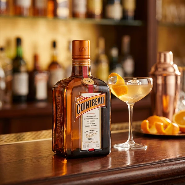 Cointreau Triple Sec Likör 35 cl 40% 1021033 by COINTREAU color Svart