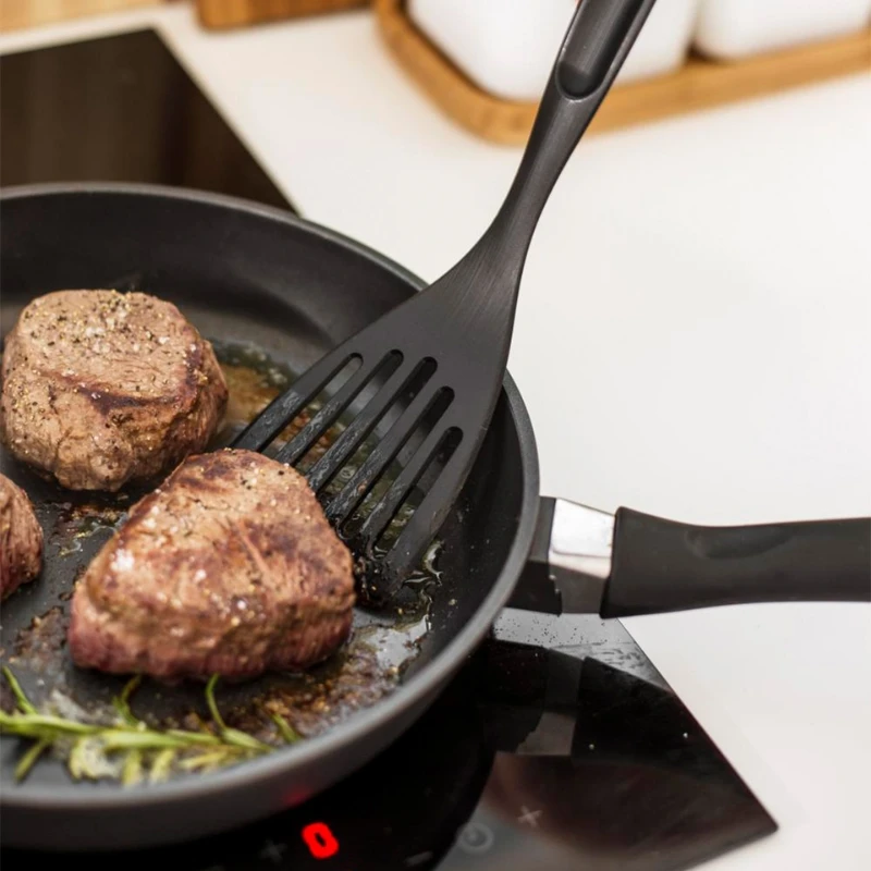 Pfannenwender gelocht | GastroMax 69261AG by Royal Series color Svart