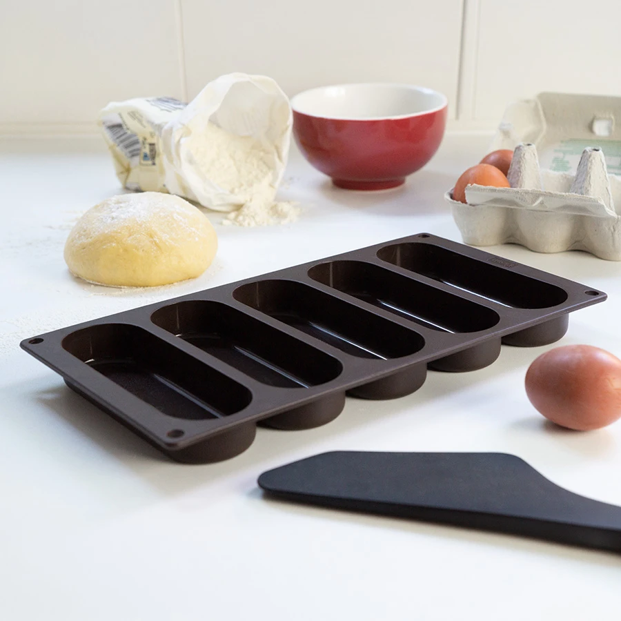 Lurch Hotdog-Brötchen Backform aus Silikon 30x16 cm 5 Stück LU85093 by LURch color Svart