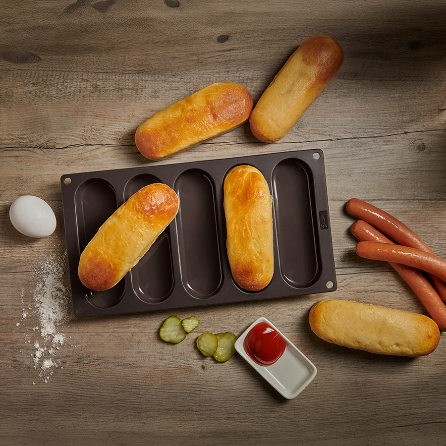 Lurch Hotdog-Brötchen Backform aus Silikon 30x16 cm 5 Stück LU85093 by LURch color Svart
