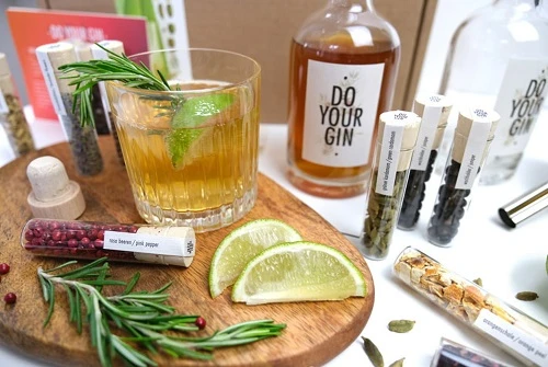 Mach deine eigene Gin-Geschenkbox – Stelle deinen eigenen Gin her Doyourown2 by Rbdrinks color Svart