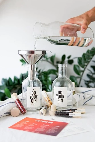 Mach deine eigene Gin-Geschenkbox – Stelle deinen eigenen Gin her Doyourown2 by Rbdrinks color Svart