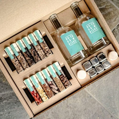 Machen Sie Ihre eigene Whiskey-Geschenkbox - Machen Sie Ihren eigenen Whiskey Doyourown3 by Rbdrinks color Svart