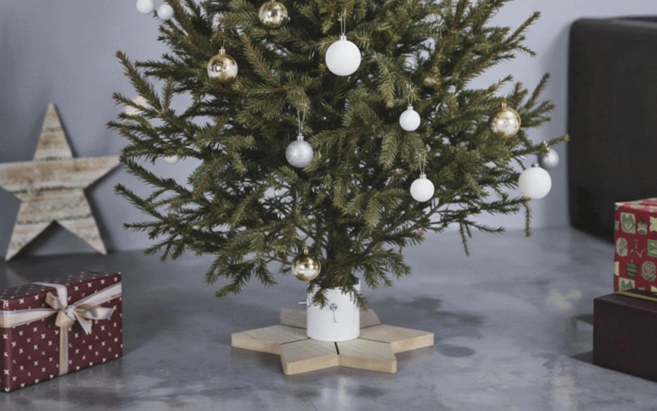 Weihnachtsbaumständer Sternförmig aus Metall 4300627 by HAAHR & CO color Vit, Trä