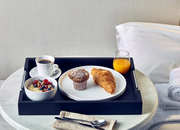 Massives schwarzes Butlertablett mit Metallgriffen 50 x 39,5 cm BTM5040BK by Genware color Svart