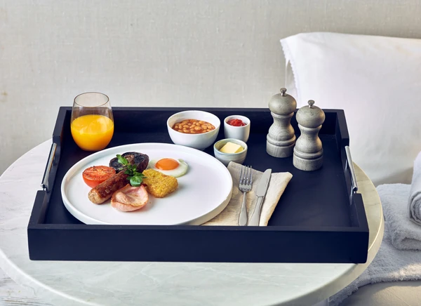 Massives schwarzes Butler-Tablett mit Metallgriffen 65 x 49 cm BTM6549BK by Genware color Svart