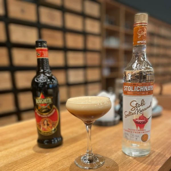 SALZIGE KARAMELL ESPRESSO MARTINI - DrinksPakke Barlifepakke63 by Barlife color Svart