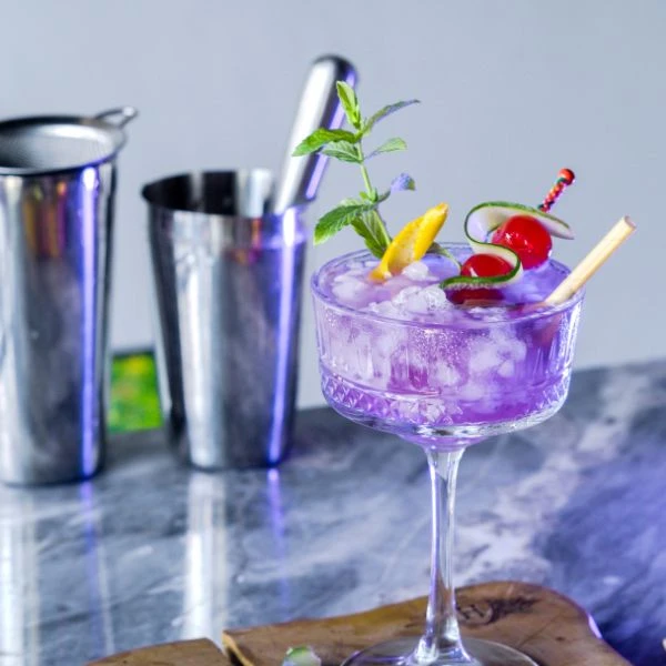  BLACKCURRANT GT Cocktail Rezept 