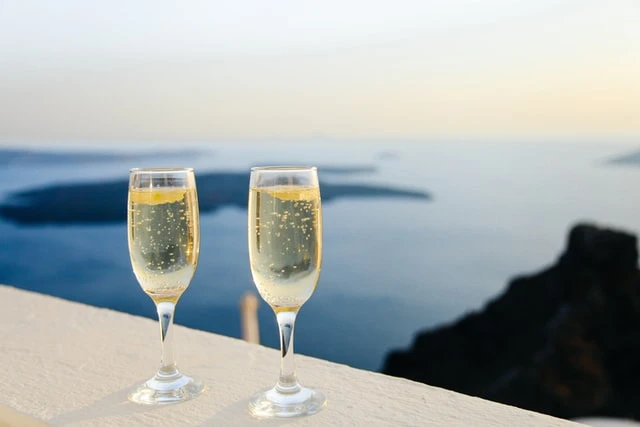 15 interessante Fakten, die du wahrscheinlich nicht über Champagner wusstest
