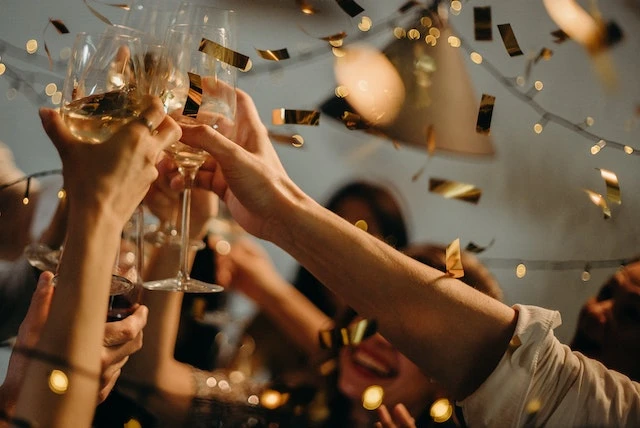 Bereiten Sie sich auf Silvester vor - Silvestermenü, Silvestertraditionen und vieles mehr