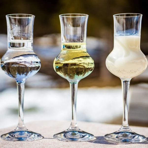 So trinken Sie Schnaps mit Stil