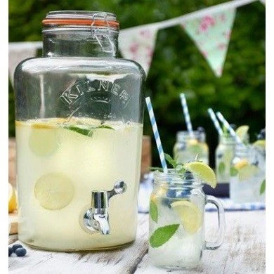 ein schöner Kilner Spender mit Limonade