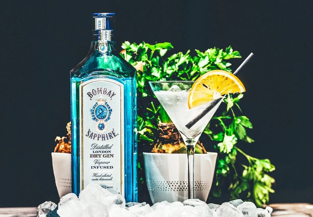 Klassischer Drink mit klassischem Strohhalm